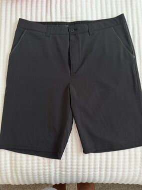 Travis Mathew Golf Shorts 38